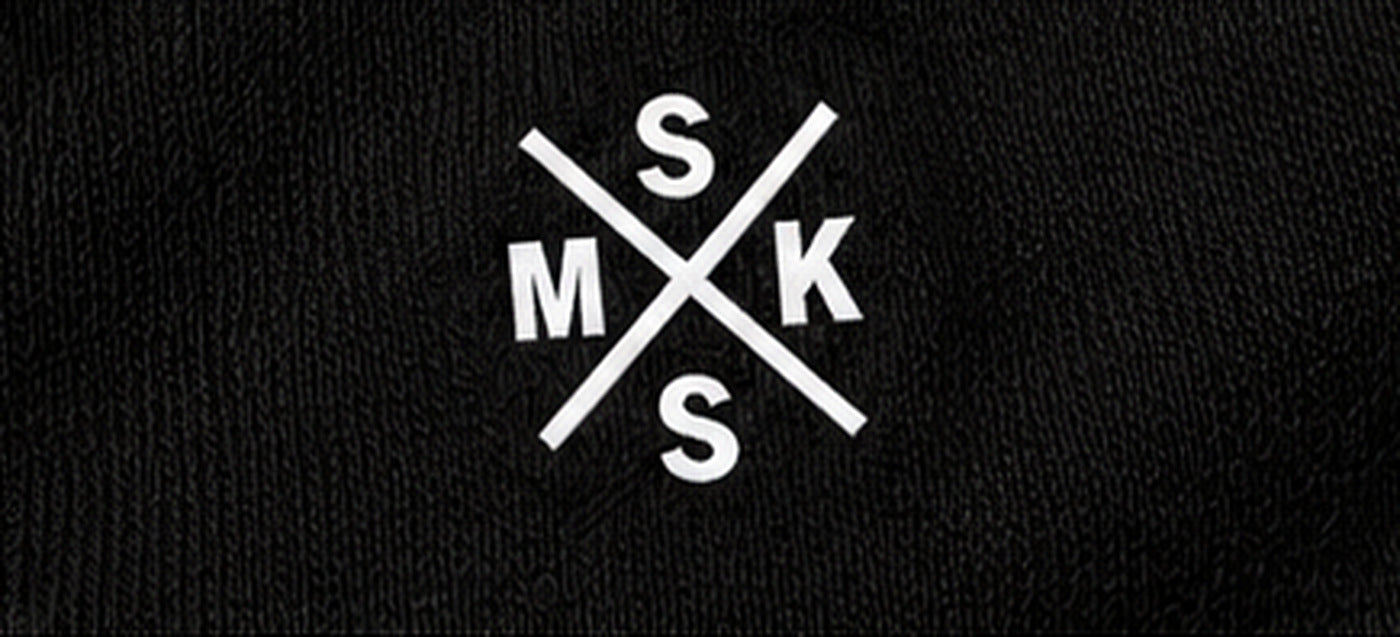 BASE FULL SIGLAS [NEGRO] — Detalle de etiqueta