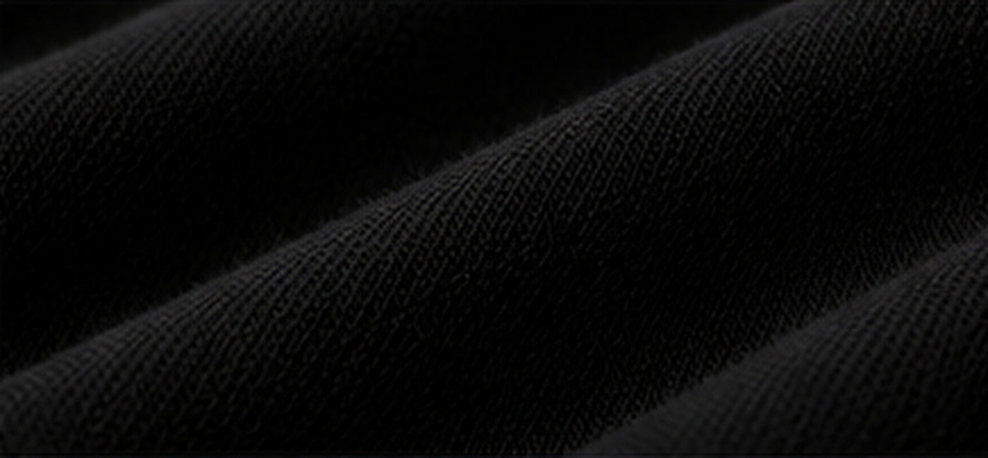 BASE FULL SIGLAS [NEGRO] — Detalle del estampado